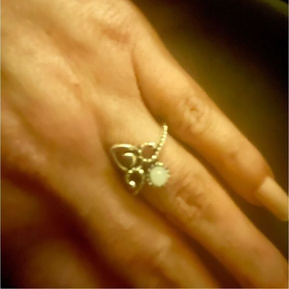 Cute silver opal FLEUR DE LIS RING - Picture 2 of 6